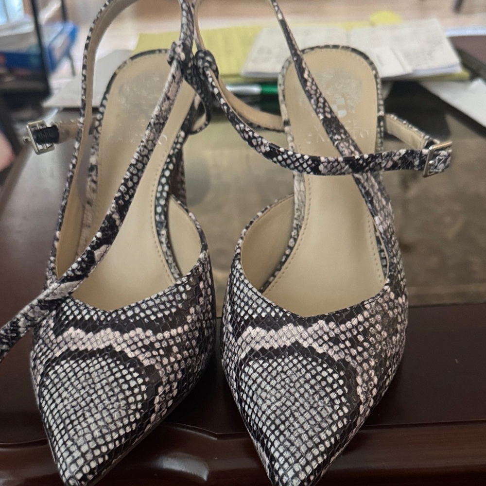 Beautiful snake like grey and light pink sandals